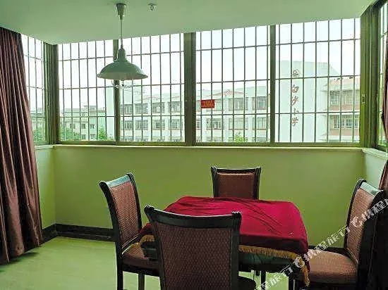 Huaxuan Hotel - Image 1