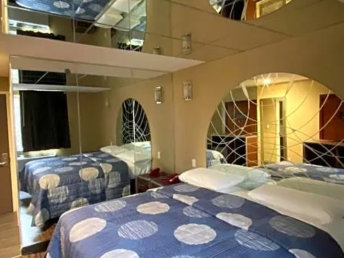 Hotel Jamaica Plaza - Image 1