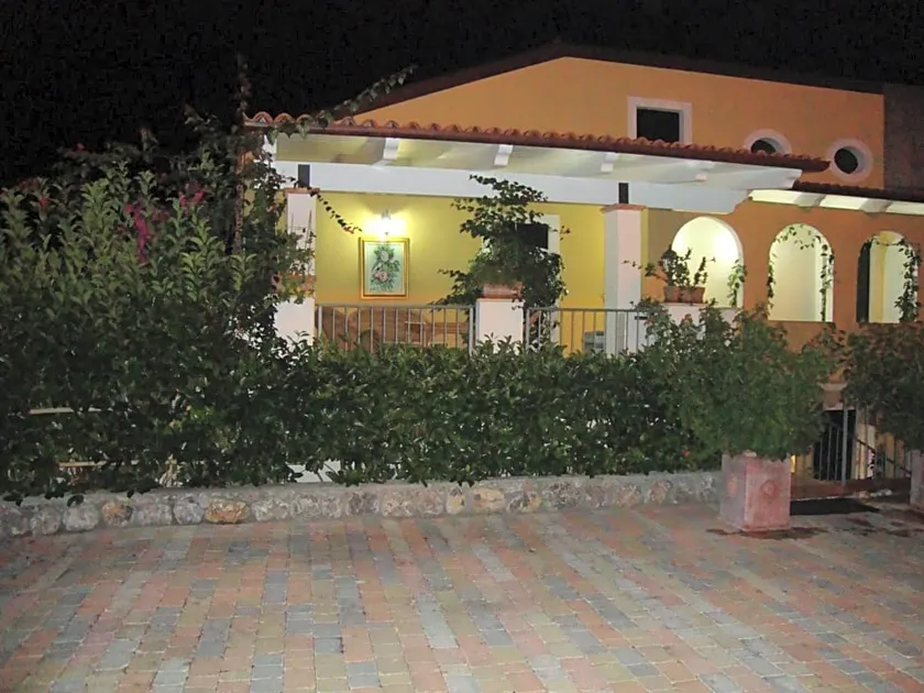 Bed & Breakfast La Dimora Di Alfonso - Image 1