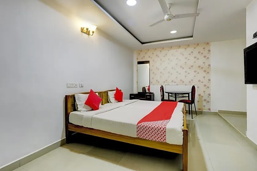 Gold Residency by OYO Rooms - Image 1
