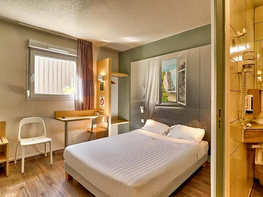 Hotel Arena Clermont Ferrand - Image 1