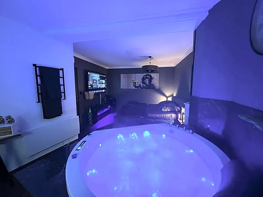 luxury Room - Image 1