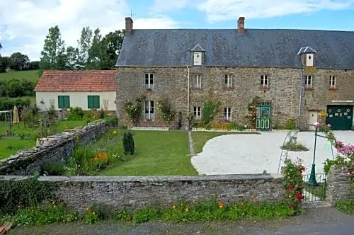 Le Pont De La Pierre Vintage B&B - Image 1