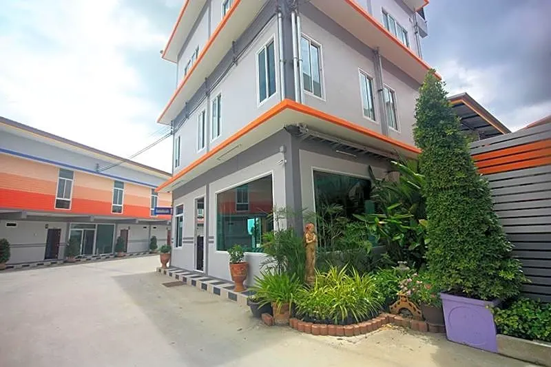 Au Hotel - Image 1