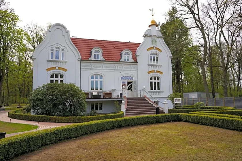 Jagdschloesschen Schwartow - Image 1