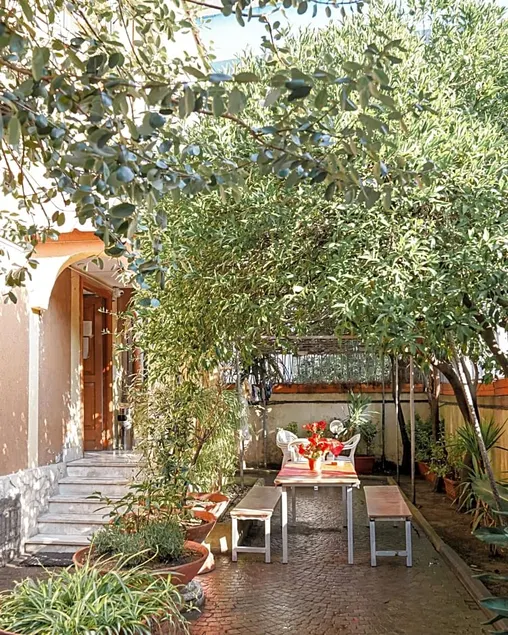 Los Mochileros Hostel - Image 1