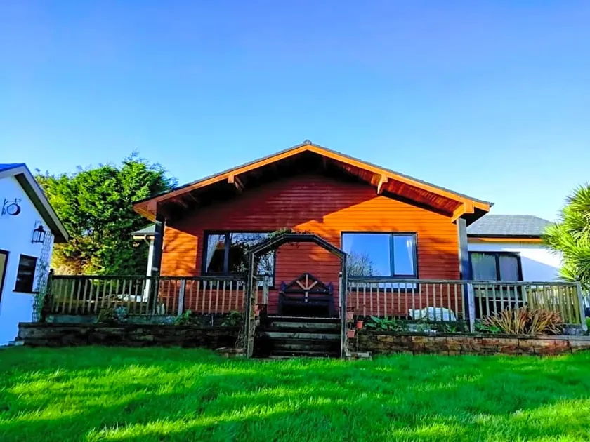 Hunters Lodge B&B - Image 1