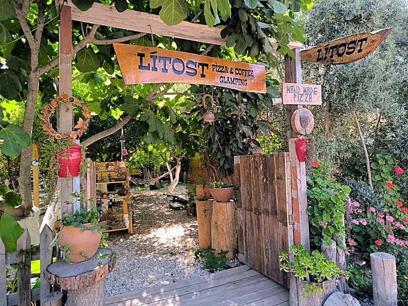 Litost cafe bungalow - Image 1