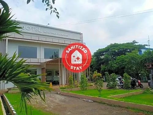 OYO 90102 Edotel Hotel By Dbest Hospitality - Image 1