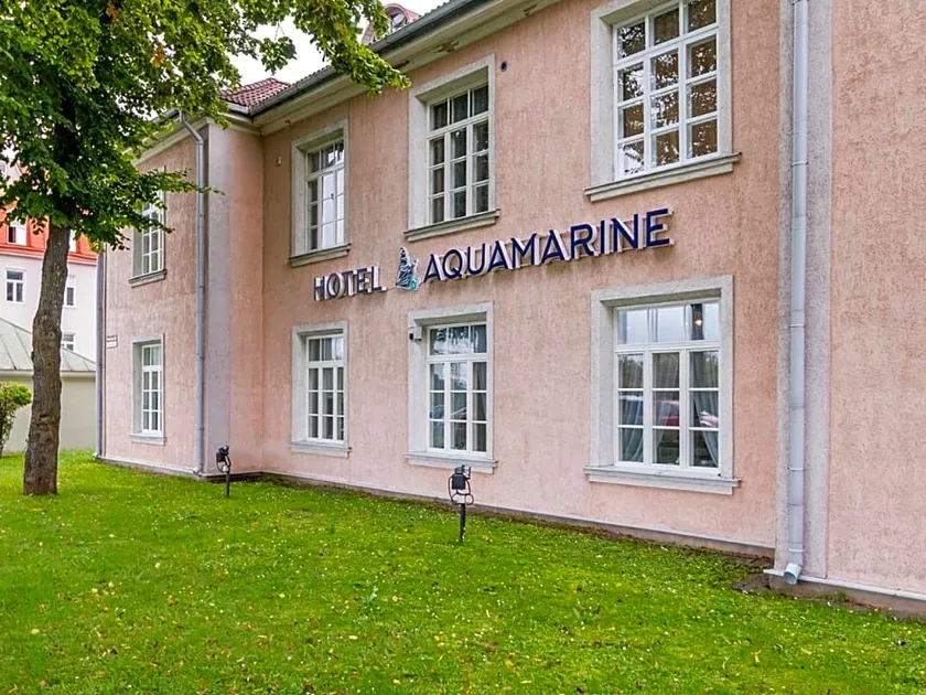 Aquamarine Hotel - Lauluväljak - Image 1