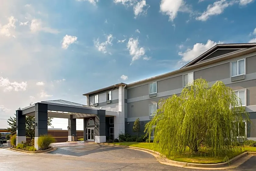 Onyx Suites Wolfchase - Image 1