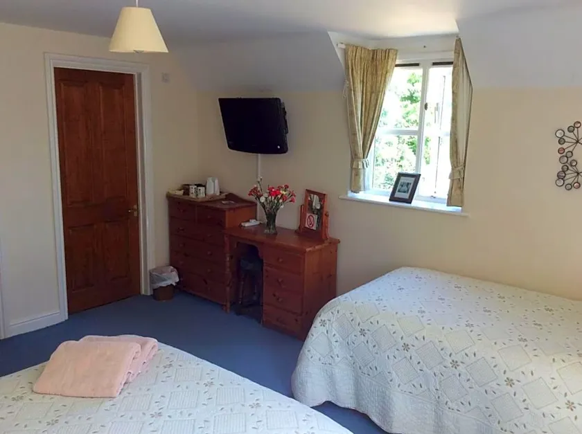 Whiteshoots Cottage - Image 1