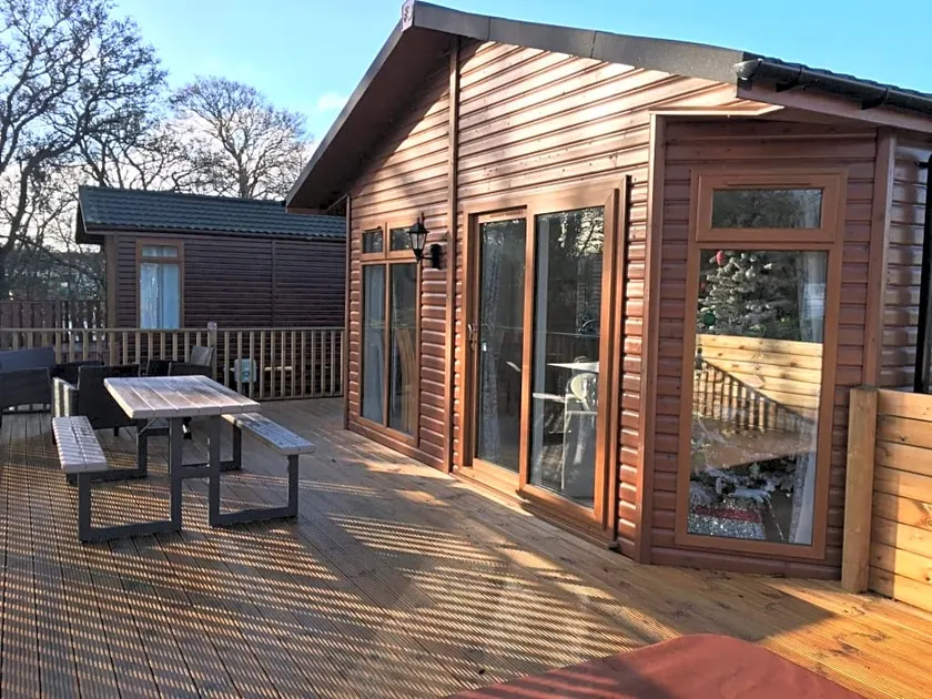 Oyster Lodges - Image 1