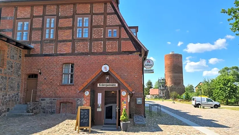 Schloss Rothenklempenow Gästehaus für Jung und Alt - Image 1