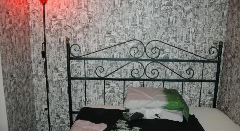 Black&Red Apartment - Image 1