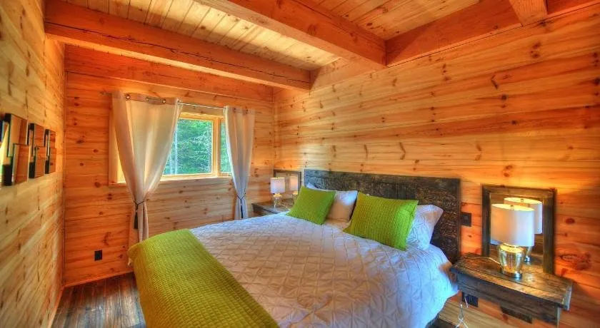 Le Val d'Isère - Les Chalets Spa Canada - Image 1