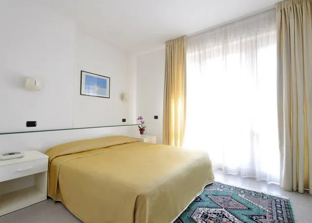 Hotel Residence Holiday - Image 1