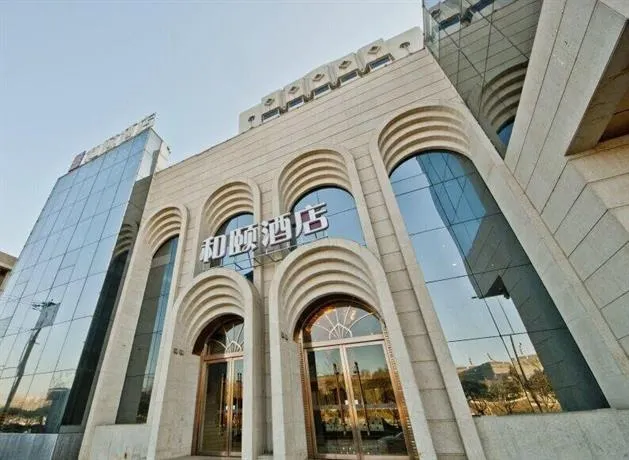 K Raphael Hotel - Image 1