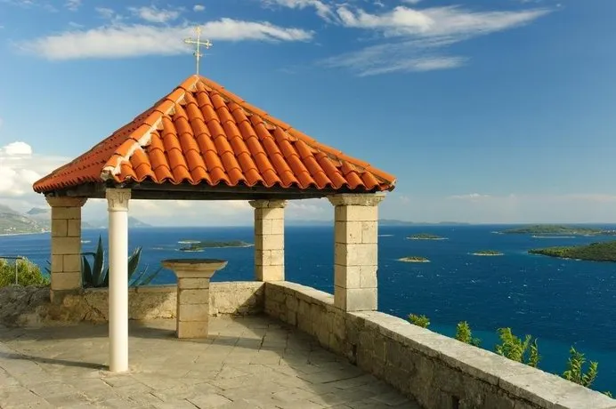 Luxury Sea View Apartments Martina - Image 1