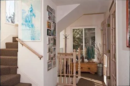 Spikes Place - Image 1