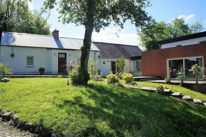 Tullybuck Cottage - Image 1