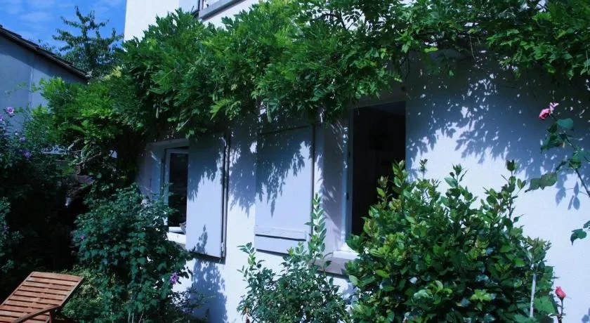 Le Rez de Jardin - Image 1