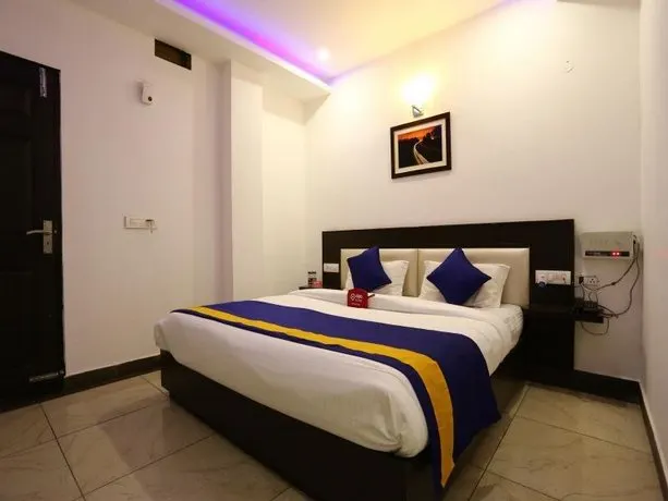 OYO Rooms Zirakpur Bus Stand - Image 1