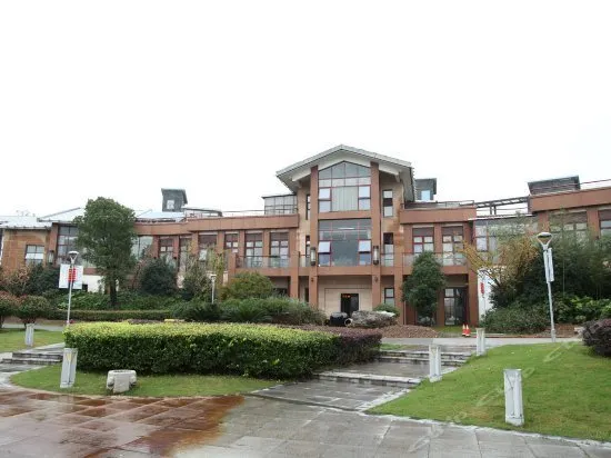Yiquan Jinshan Lakeside Boutique Hotel - Image 1
