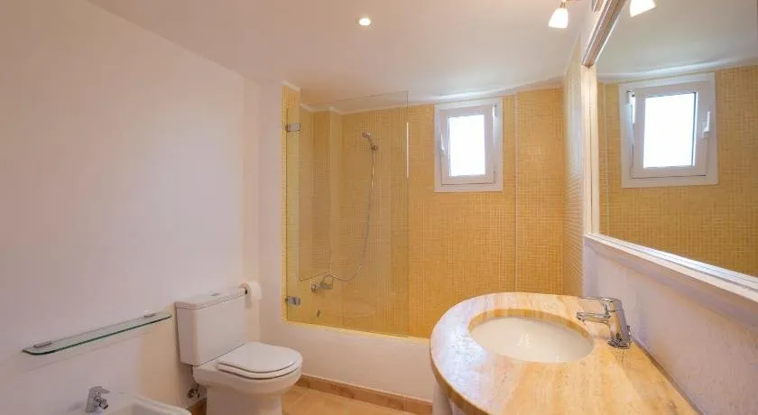 Hibiscus Apartment - Image 1