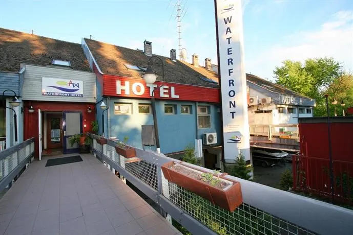 Hotel Waterfront - Image 1