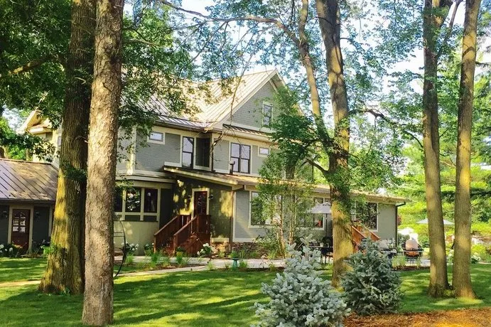 Lincoln Way Inn Bed & Breakfast - Image 1