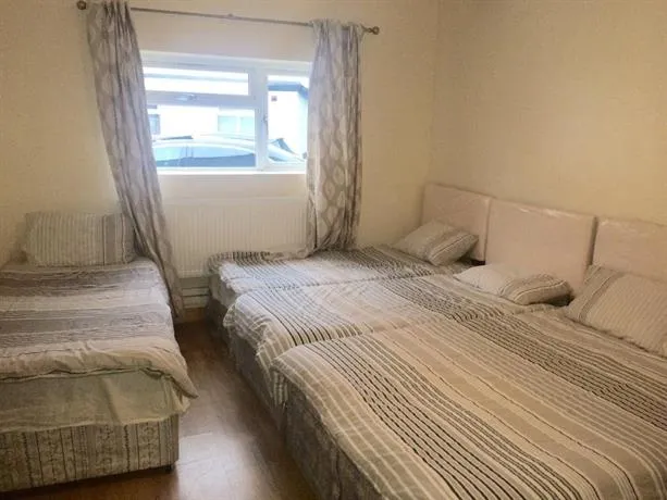 Elston Guest House - Image 1