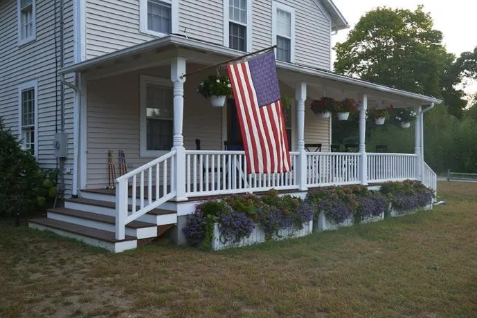 Seven - Shelter Island Guest House - Image 1