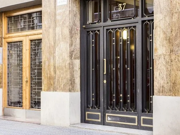 Barcelona Home With Terrace - Image 1