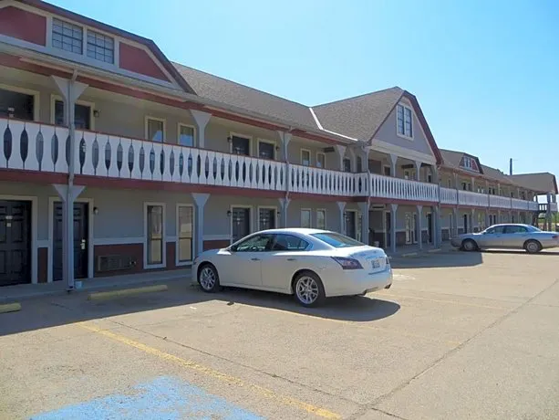 Executive Inn Wichita - Image 1
