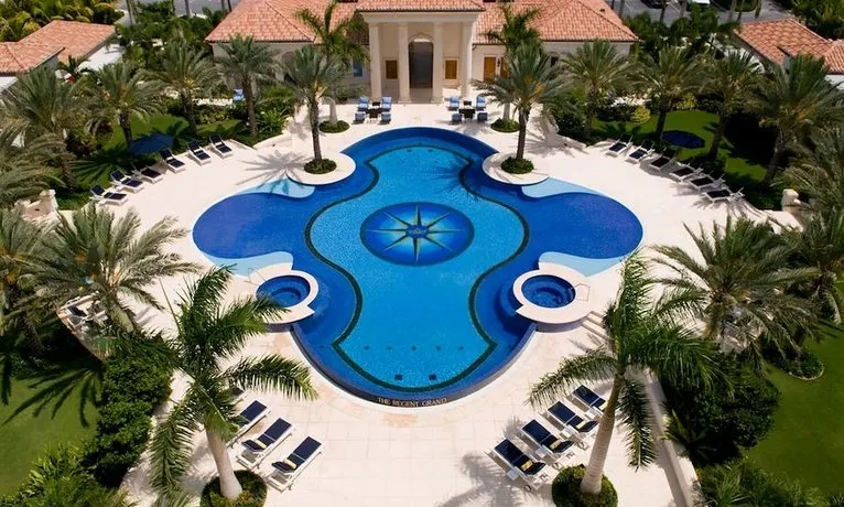 Bianca Sands on Grace Bay - Image 1