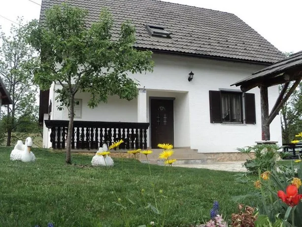 House Jure - Image 1