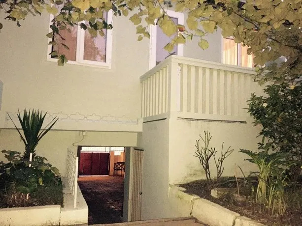 Gugu House - Image 1