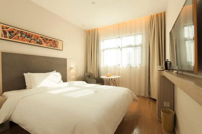 Hanting Express Zhengzhou Zhenghenghui Dongqing Street Subway Station Hotel - Image 1
