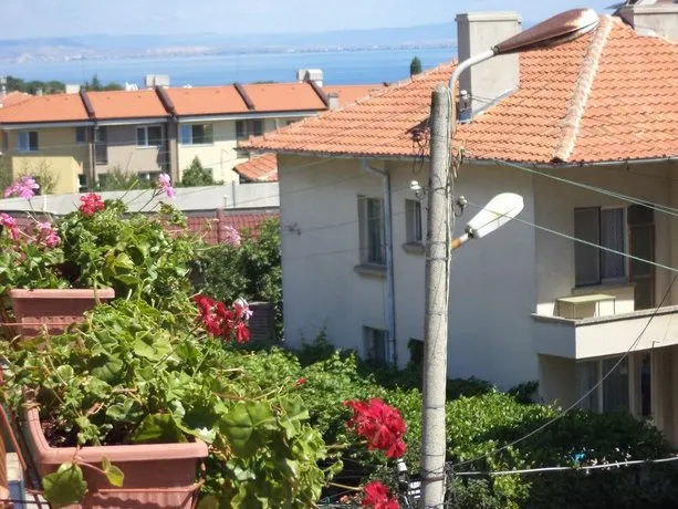 Guest House Stoyanovi - Image 1