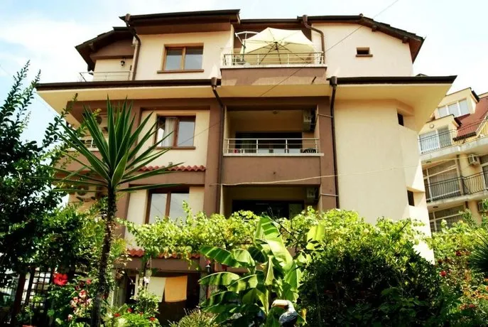 Kastela Guest House - Image 1