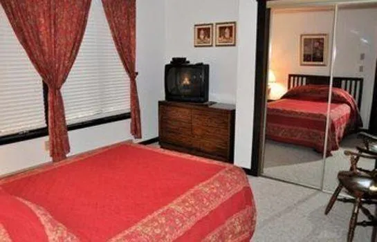 91 Blue Heron Lake Front At Big Boulder Lake and Ski Area Sleeps 8 by - Image 1