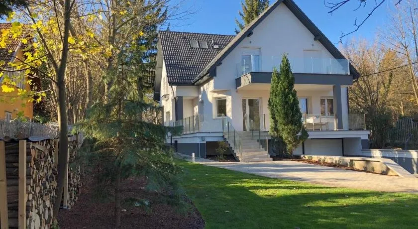 Green Buda Valley: Holiday home with garden - Image 1
