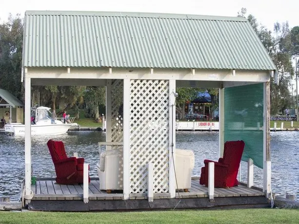 Mandurah Riverfront Holiday Rental - Image 1