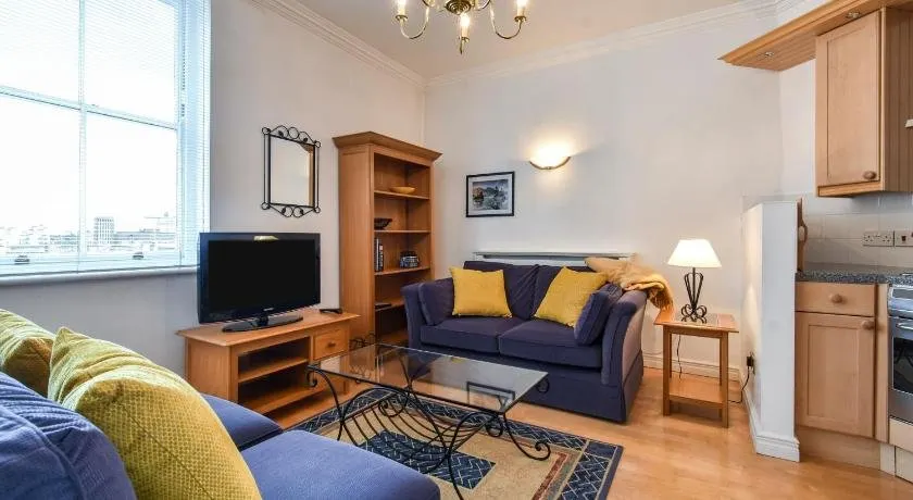 William Morris Suite at The Shambles - Yorks Historic street - Image 1