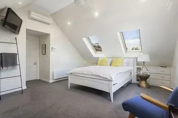 Richmond Hill Cottage - Image 1