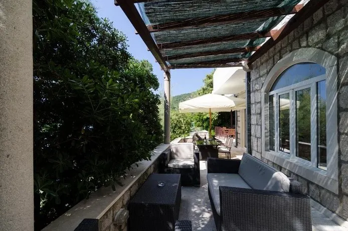 Holiday Home Petra Molunat - Image 1
