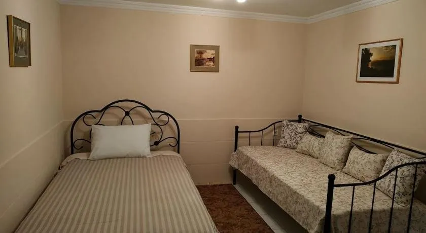 Linda's house - Image 1