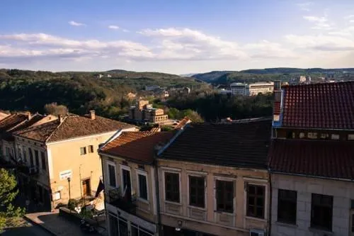 'Guest House' Hostel - Happy Sunrise - Image 1