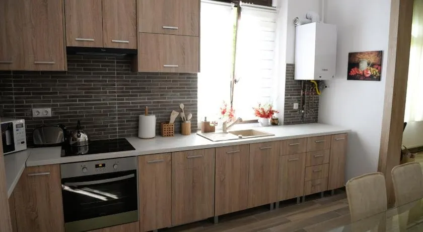 Central Park Apartments - Image 1